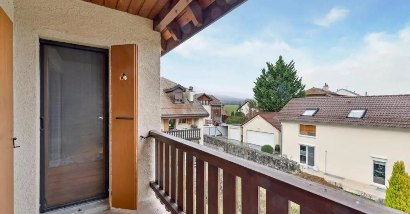 Elegante duplex dai volumi generosi, immerso nella natura - Foto 6 di 12