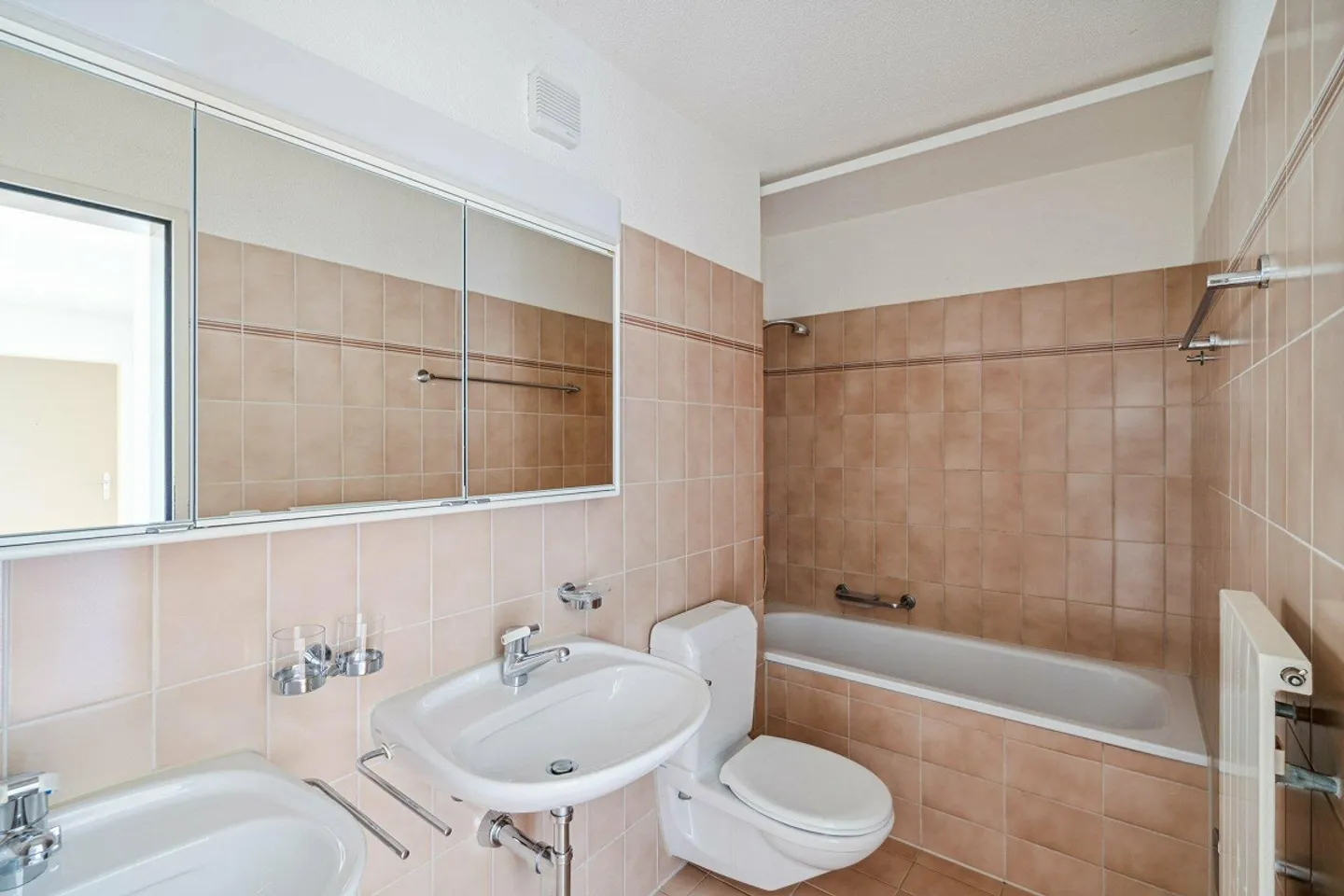 Appartement Charmant dans un Endroit Calme - Photo 5 sur 8