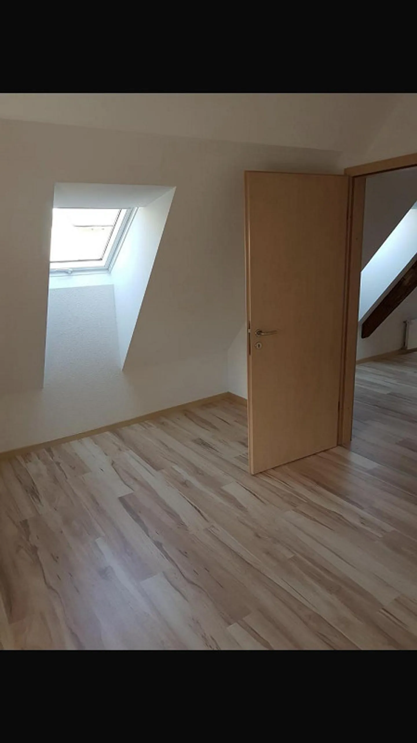 Air-conditioned 3-room attic apartment - Photo 7 of 7