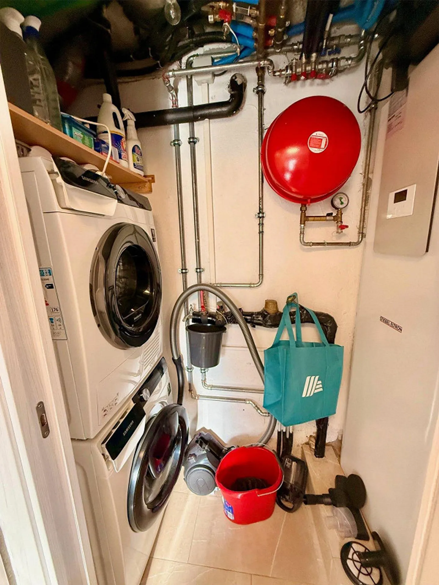 Moderne 2,5-Zimmer-Haus in Locarno mit einzigartigem Außenbereich - Foto 14 von 16