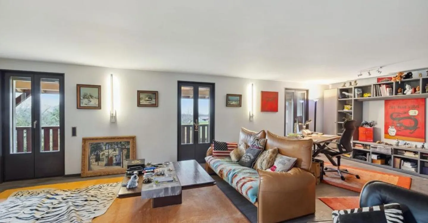 Elegante duplex dai volumi generosi, immerso nella natura - Foto 4 di 12
