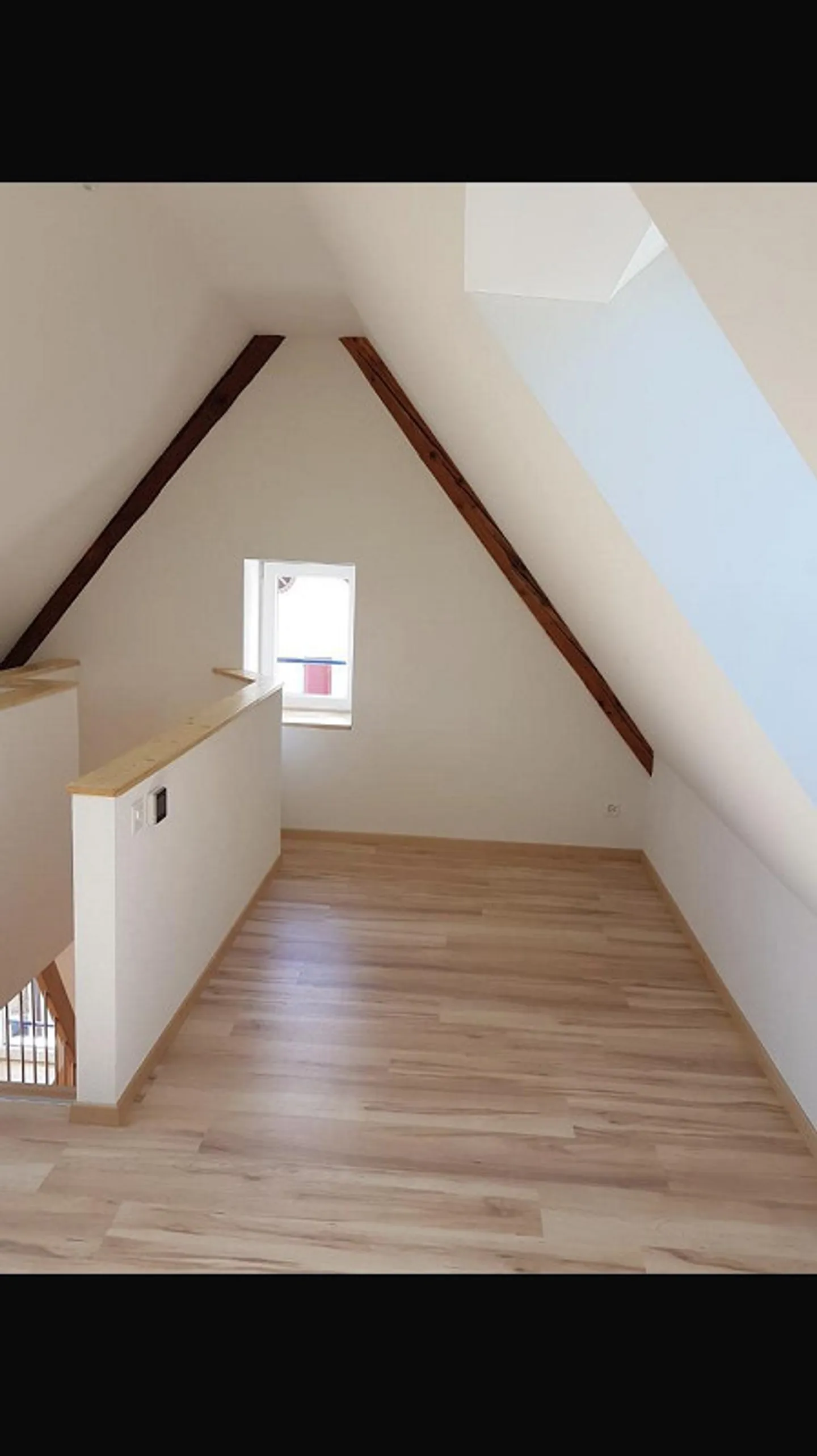 Air-conditioned 3-room attic apartment - Photo 4 of 7