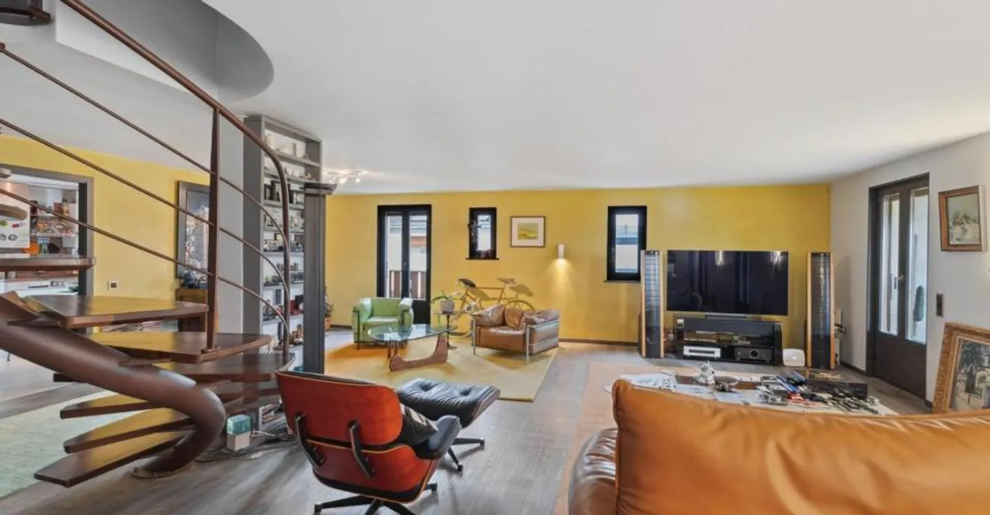 Elegante duplex dai volumi generosi, immerso nella natura - Foto 7 di 12