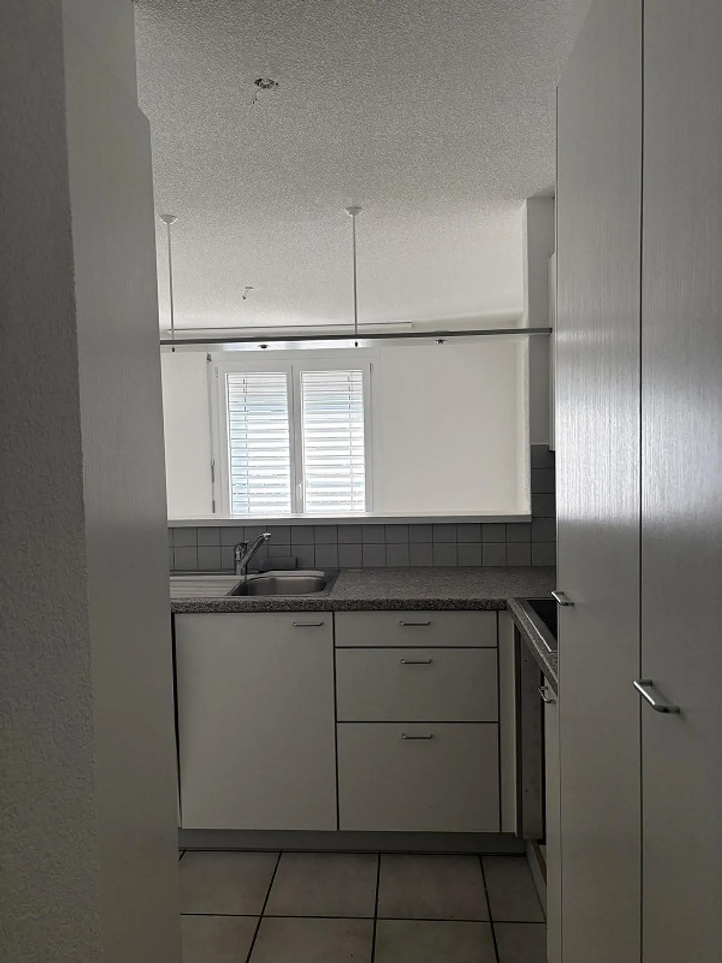Posizione residenziale centrale e pratica - Foto 5 di 9