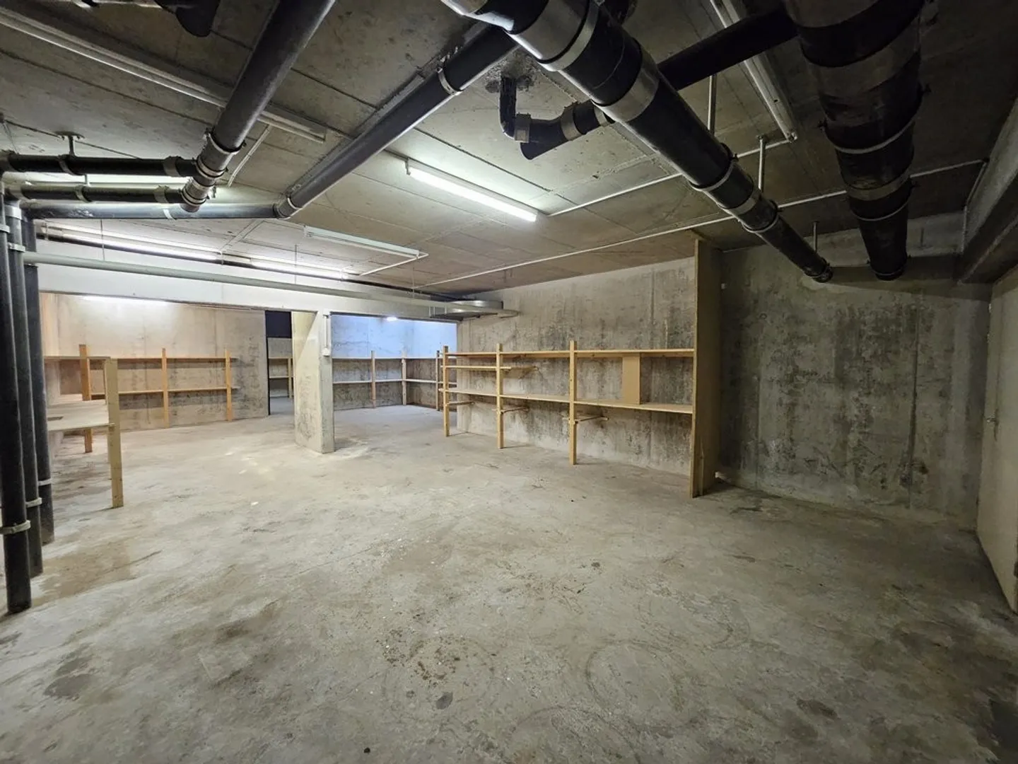 Spacious storage space of approx. 100m2 in the Saint-Jean district - Photo 4 of 6