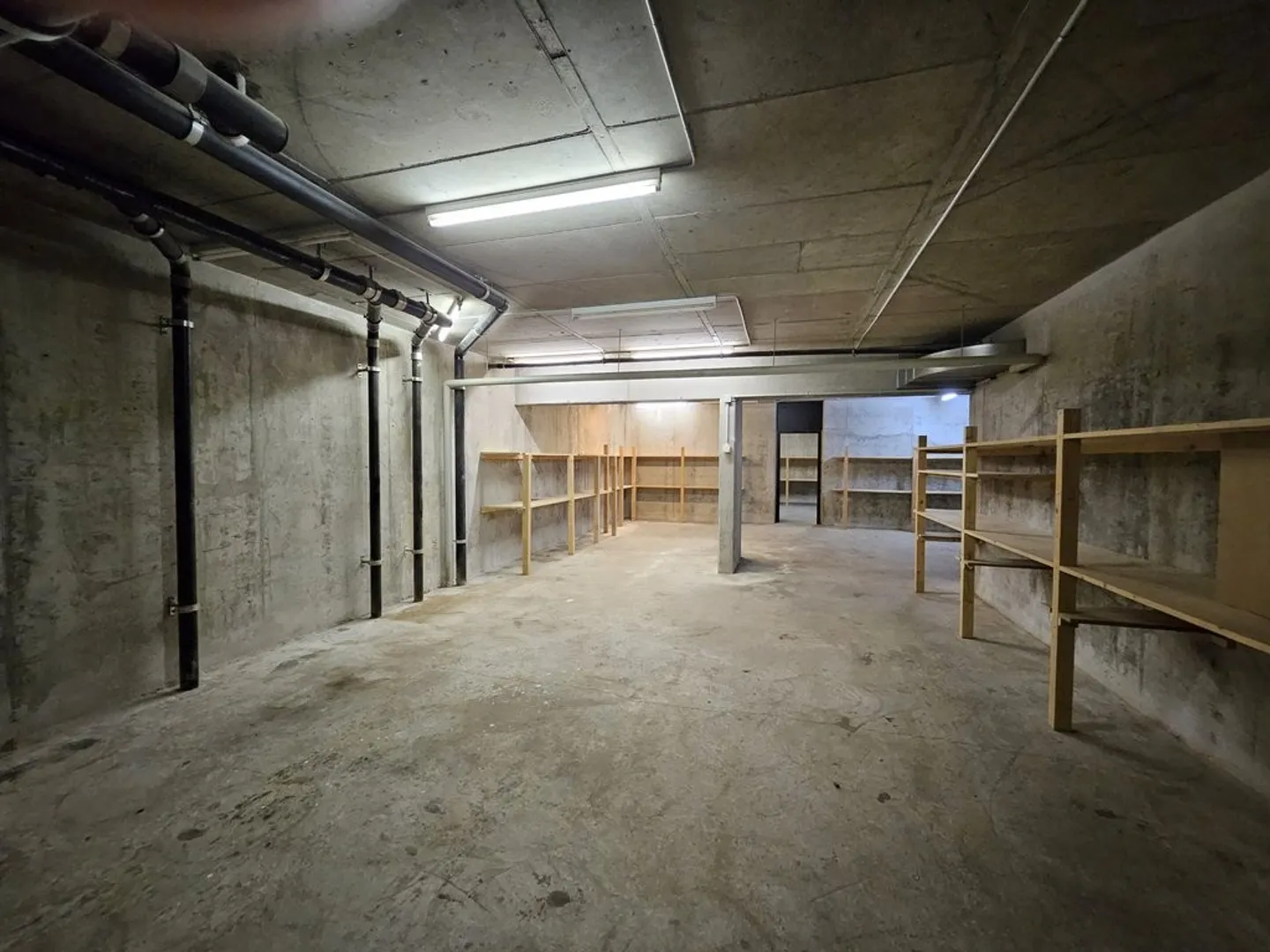 Spacious storage space of approx. 100m2 in the Saint-Jean district - Photo 5 of 6