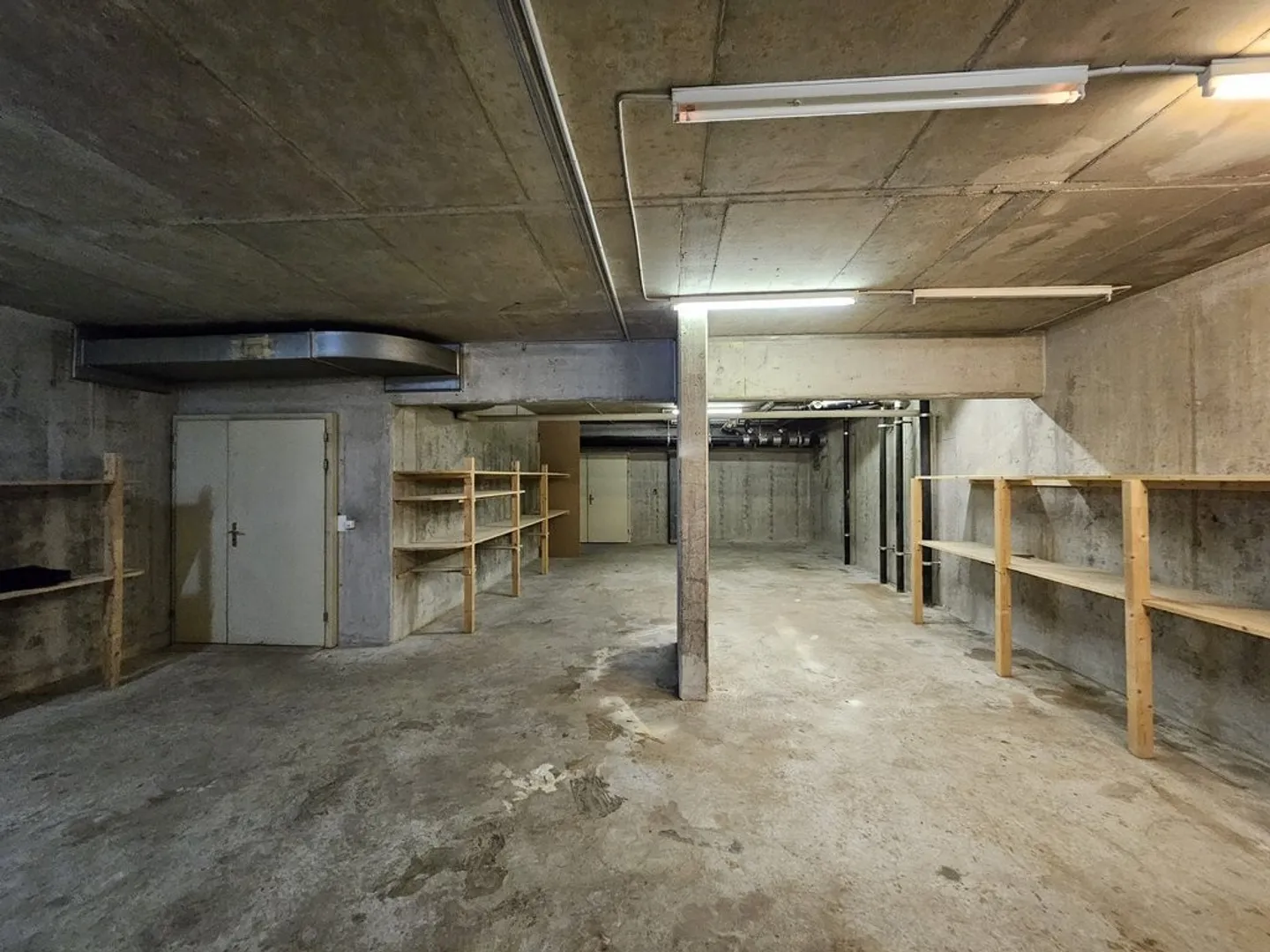 Spacious storage space of approx. 100m2 in the Saint-Jean district - Photo 3 of 6