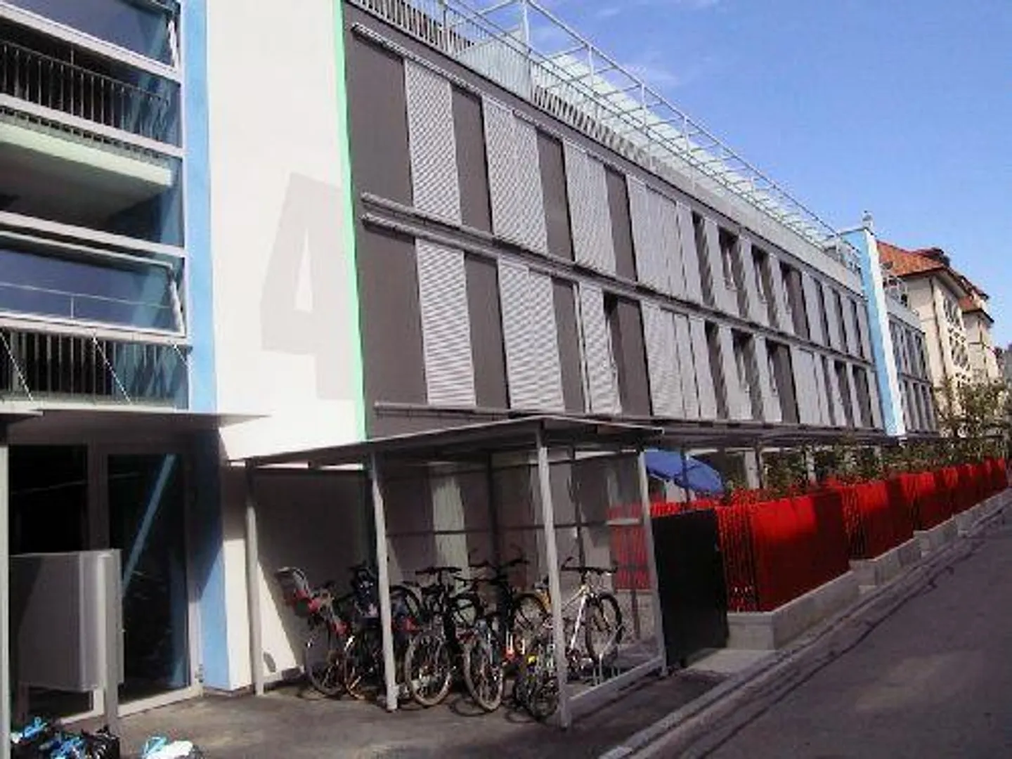 Spazio garage nella sezione longitudinale - Foto 1 di 1