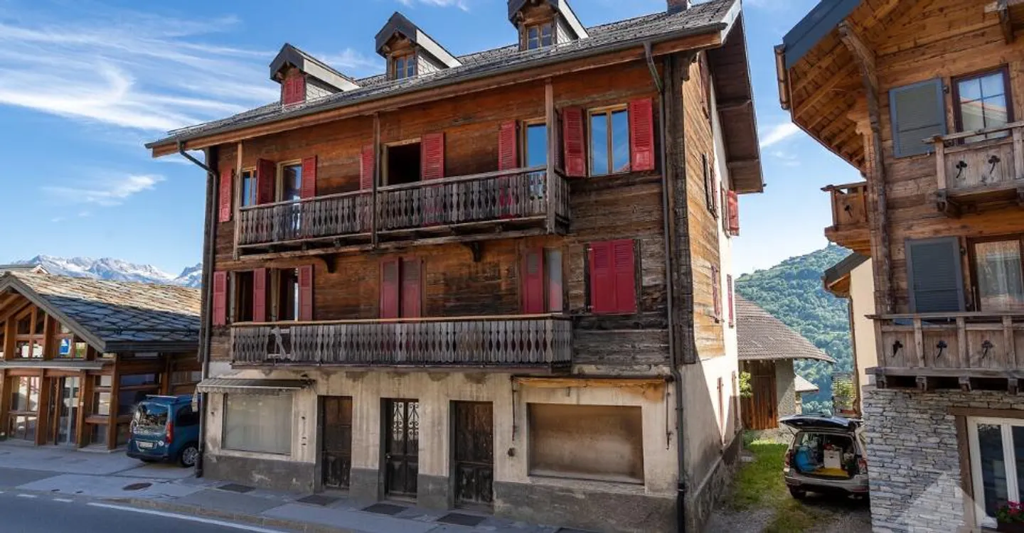 Dorfhaus zu renovieren, 10 Zimmer + Gewerbeflächen, 400 m2 - Foto 1 von 12