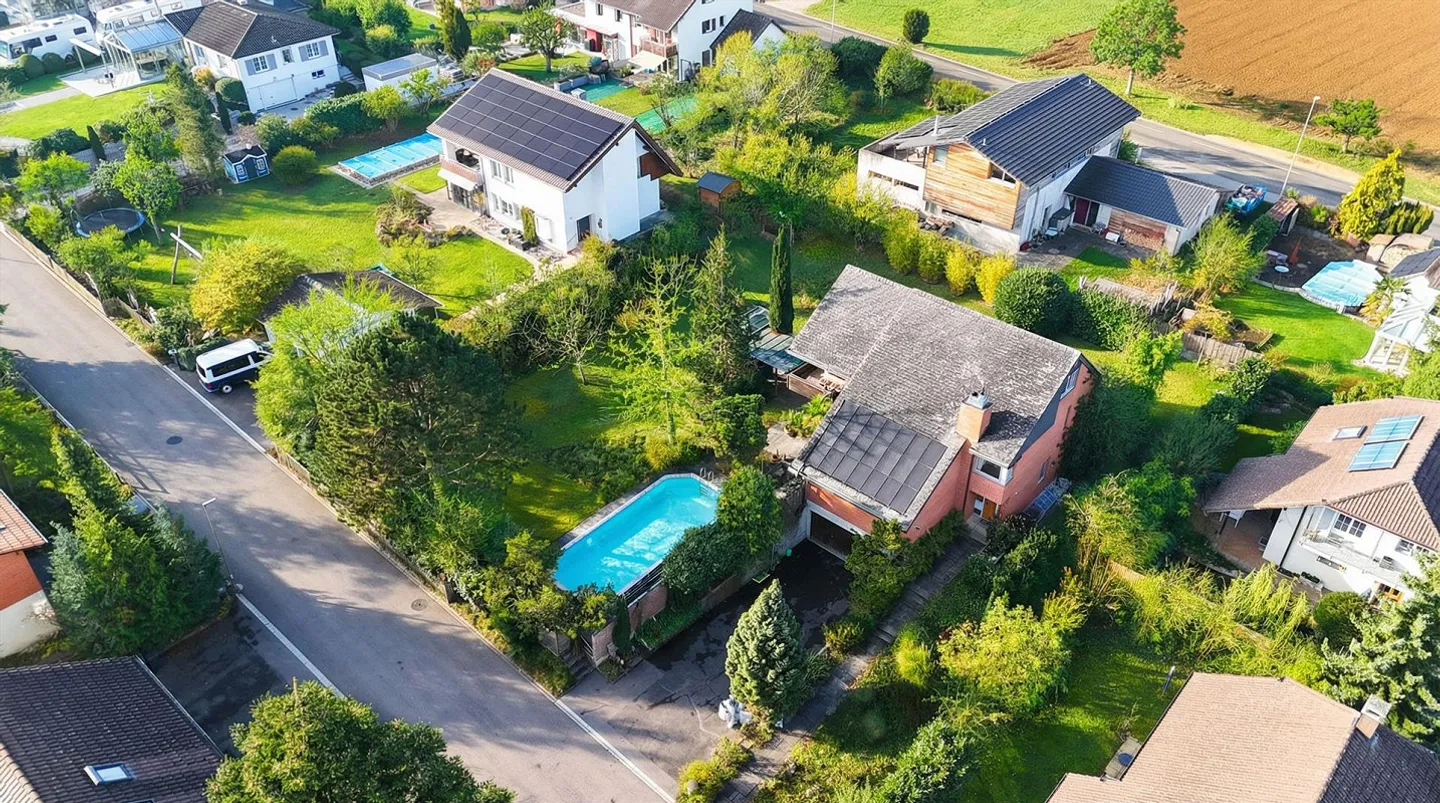 Generous building plot in Seltisberg with flexible uses - Photo 1 of 16