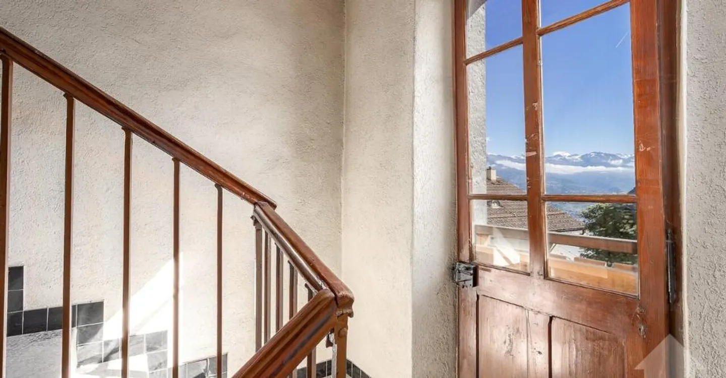 Dorfhaus zu renovieren, 10 Zimmer + Gewerbeflächen, 400 m2 - Foto 5 von 12