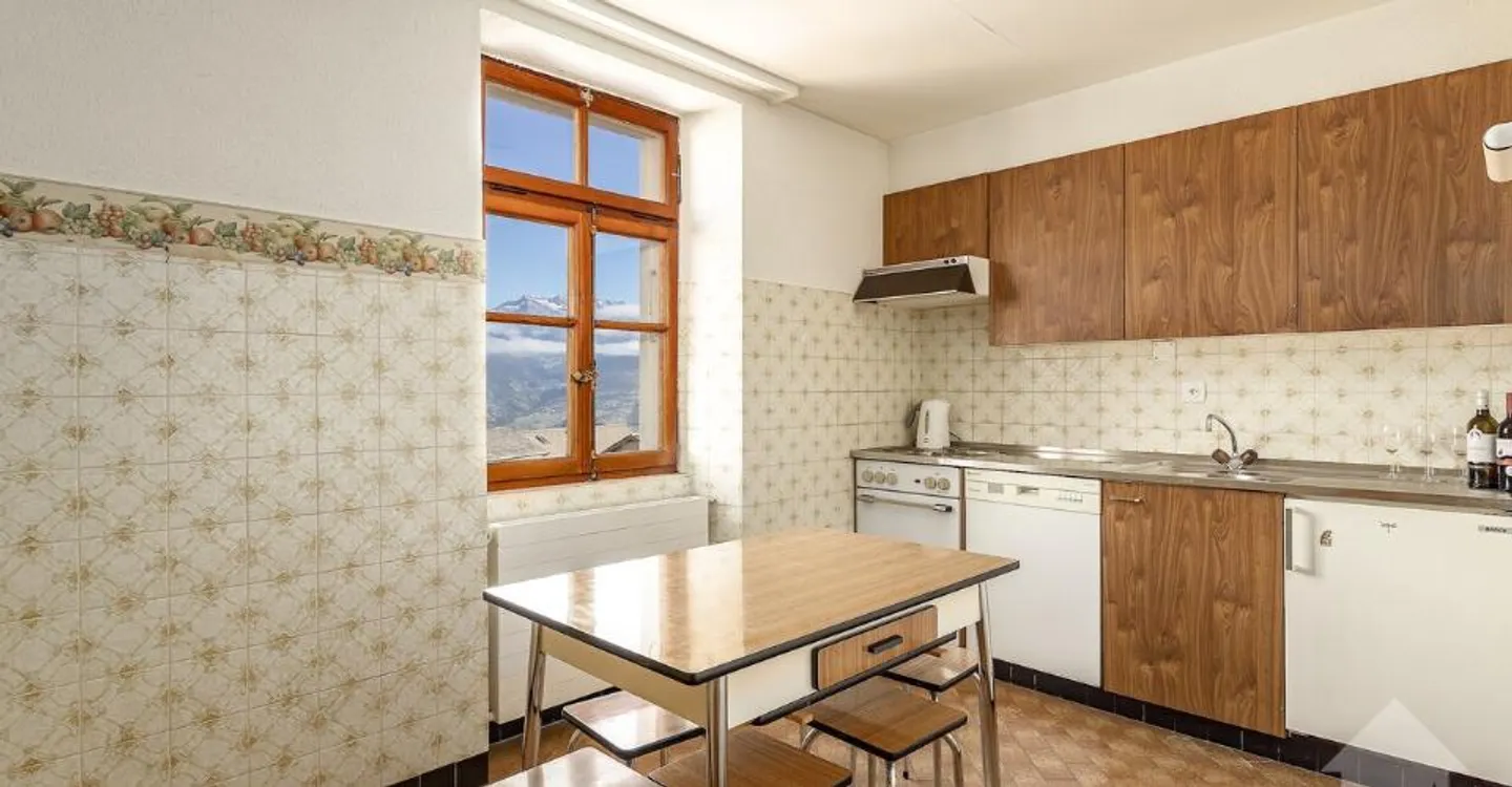 Dorfhaus zu renovieren, 10 Zimmer + Gewerbeflächen, 400 m2 - Foto 3 von 12