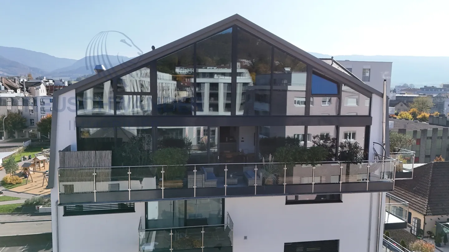 Stunning duplex penthouse with 2 underground parking spaces - Photo 3 of 39