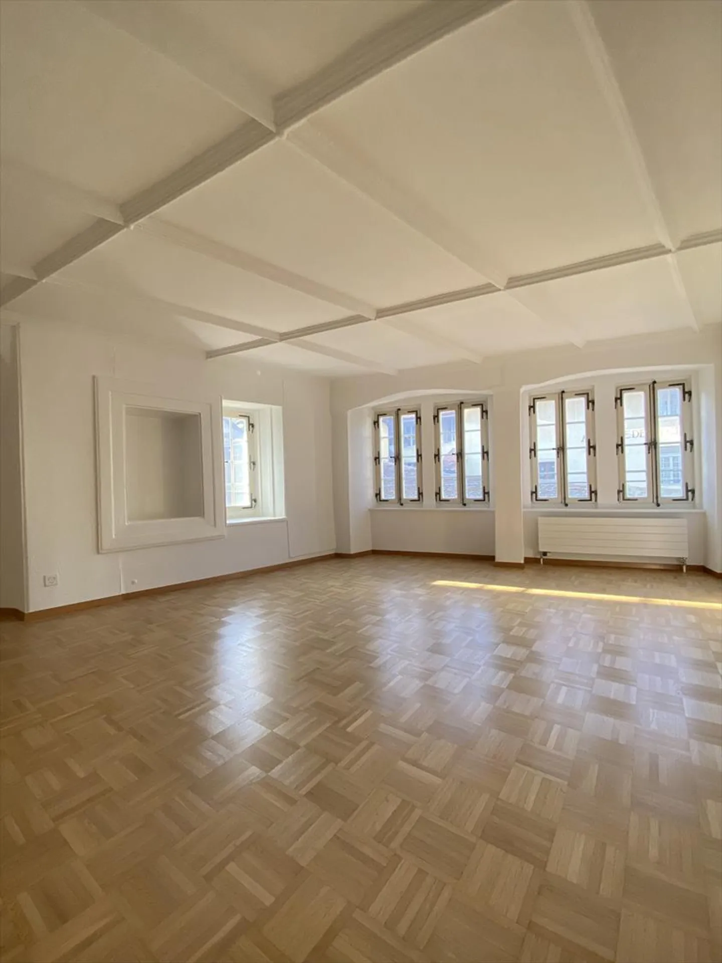 03957 - Appart. 2,5 PCES - PLATZ PETIT ST-JEAN 37 - FRIBOURG - Foto 1 von 6