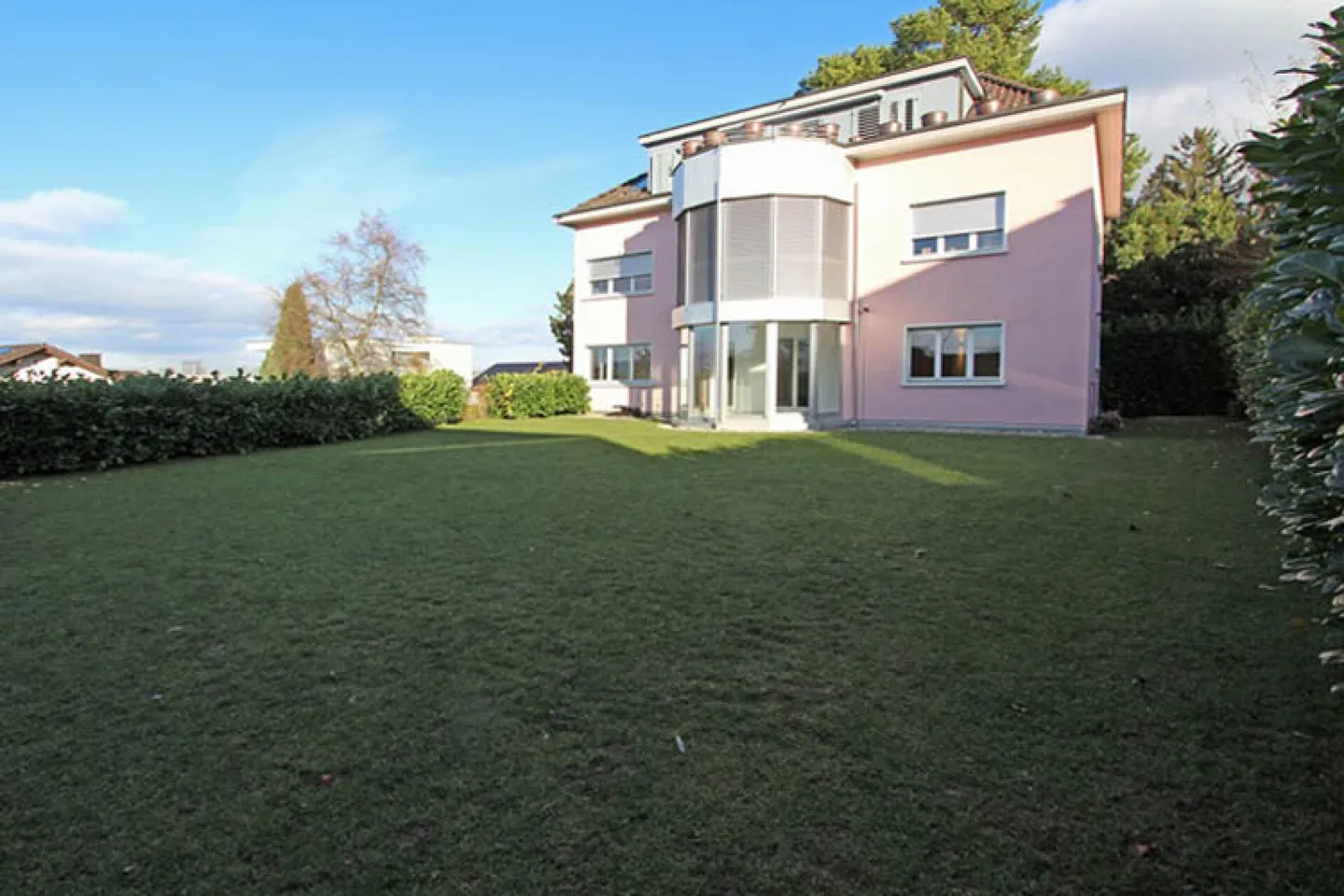 URBANO & ELEGANTE: Appartamento con giardino 4.5 locali vicino alla città con vista lago - Foto 1 di 10