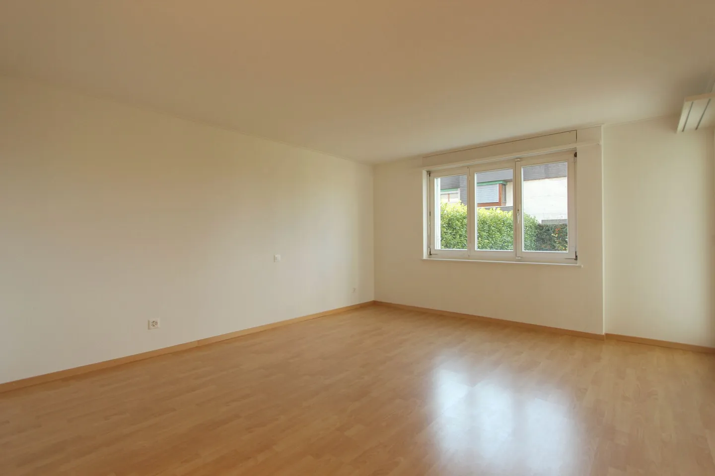 URBANO & ELEGANTE: Appartamento con giardino 4.5 locali vicino alla città con vista lago - Foto 6 di 10