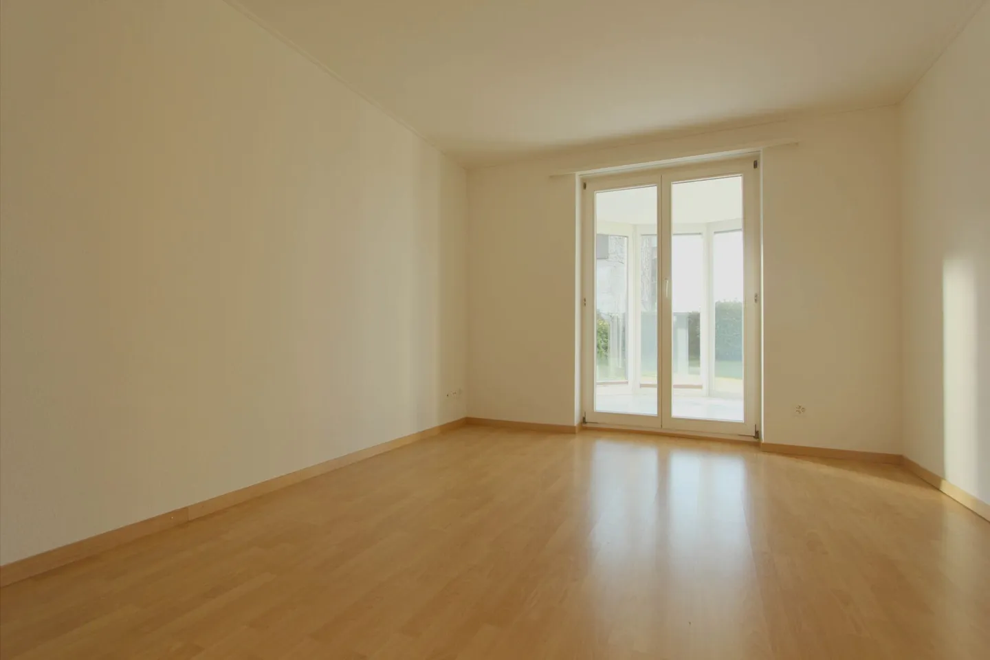 URBANO & ELEGANTE: Appartamento con giardino 4.5 locali vicino alla città con vista lago - Foto 7 di 10