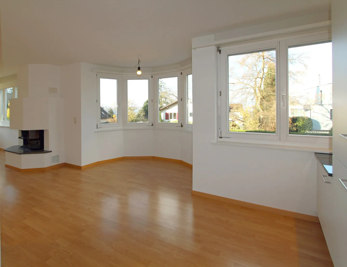 URBANO & ELEGANTE: Appartamento con giardino 4.5 locali vicino alla città con vista lago - Foto 4 di 10