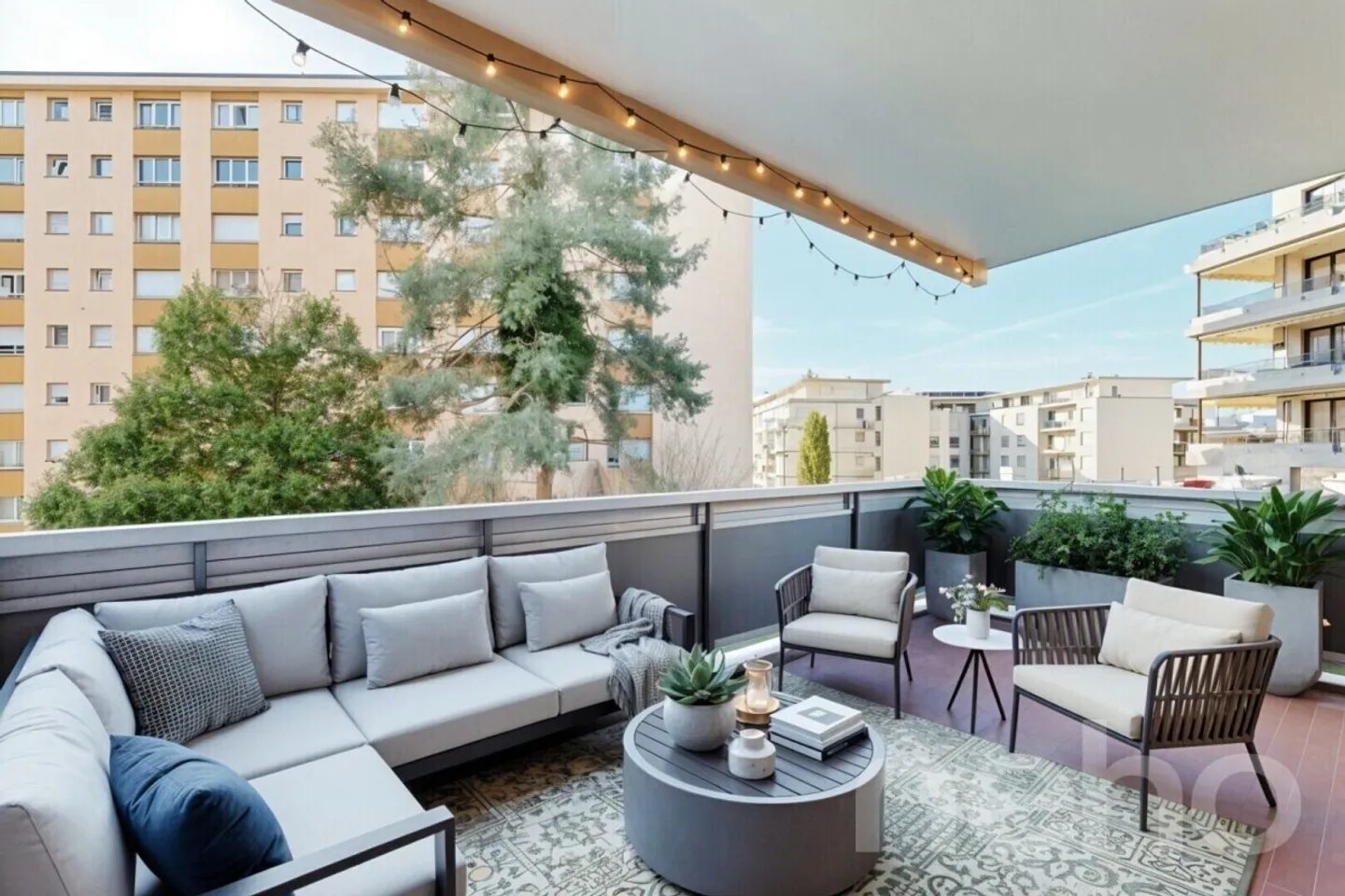 Luminoso studio con grande balcone nel cuore di Clarens - Foto 2 di 8