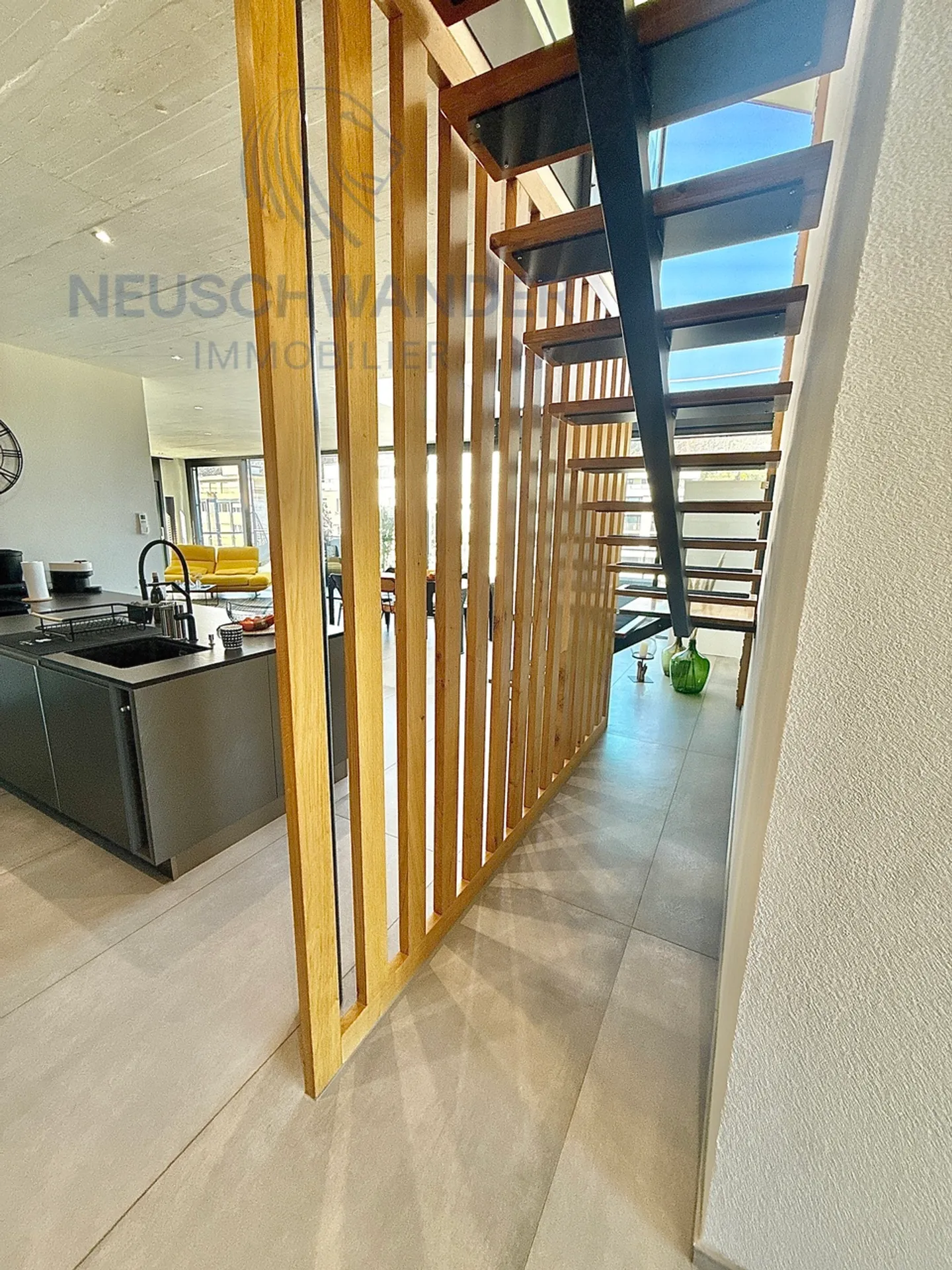 Stunning duplex penthouse with 2 underground parking spaces - Photo 7 of 39