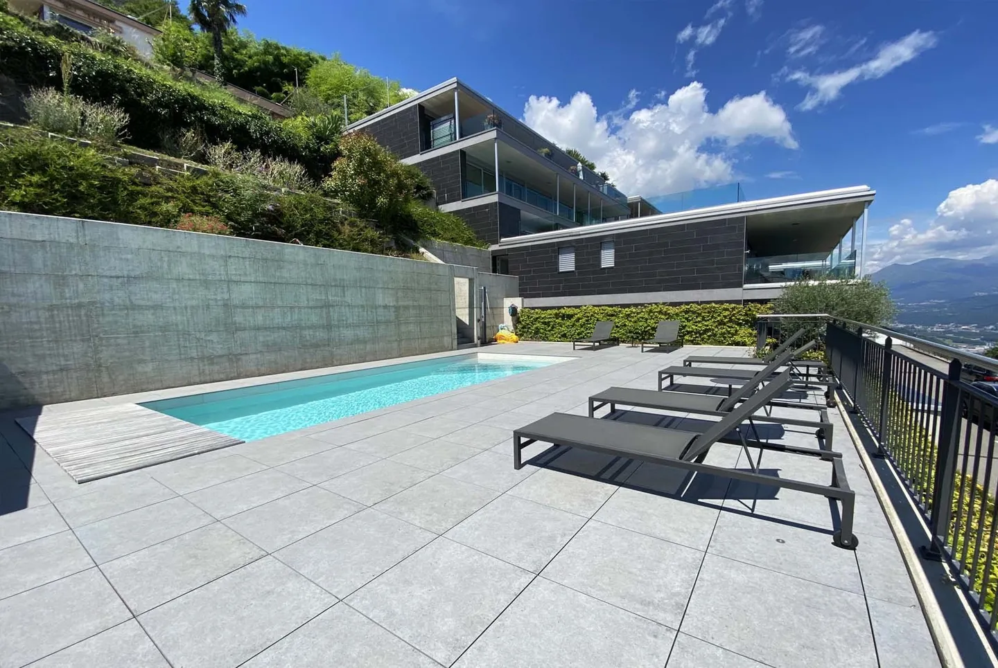 ENORMOUS 4.5 LAKE VIEW IN RESIDENCE WITH POOL IN VERNATE - Photo 1 of 10