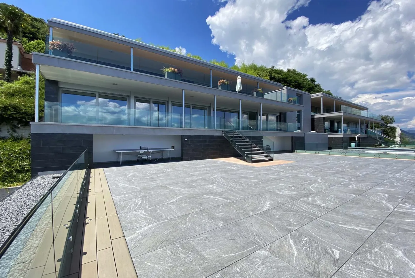 ENORMOUS 4.5 LAKE VIEW IN RESIDENCE WITH POOL IN VERNATE - Photo 2 of 10