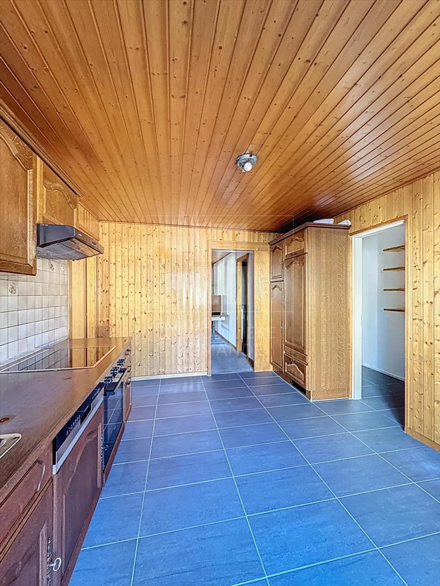 Apartment for rent - Photo 2 of 7