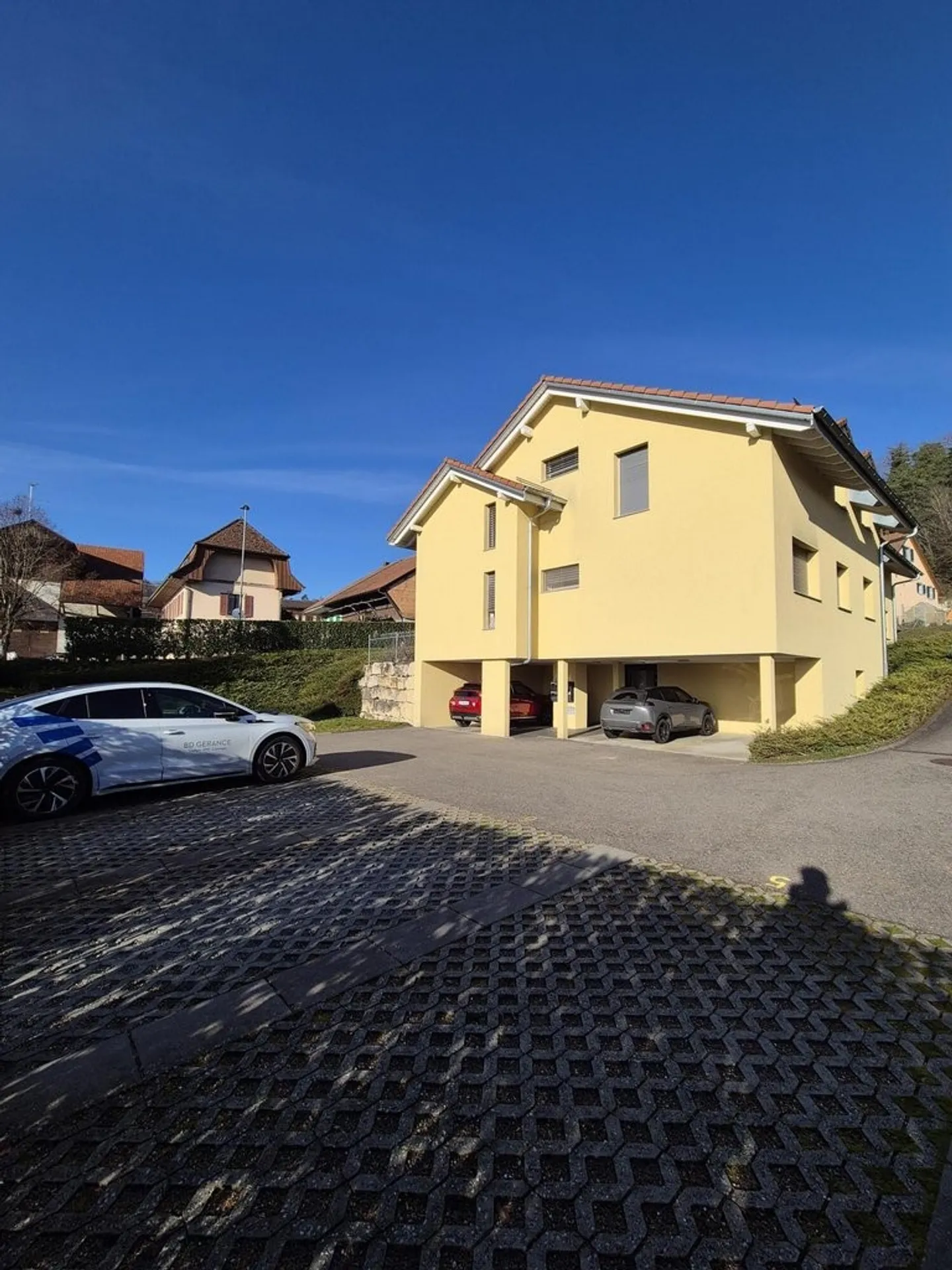 MENIERES (DE) - 3.5 Zimmer im 1. Stock - Foto 1 von 9