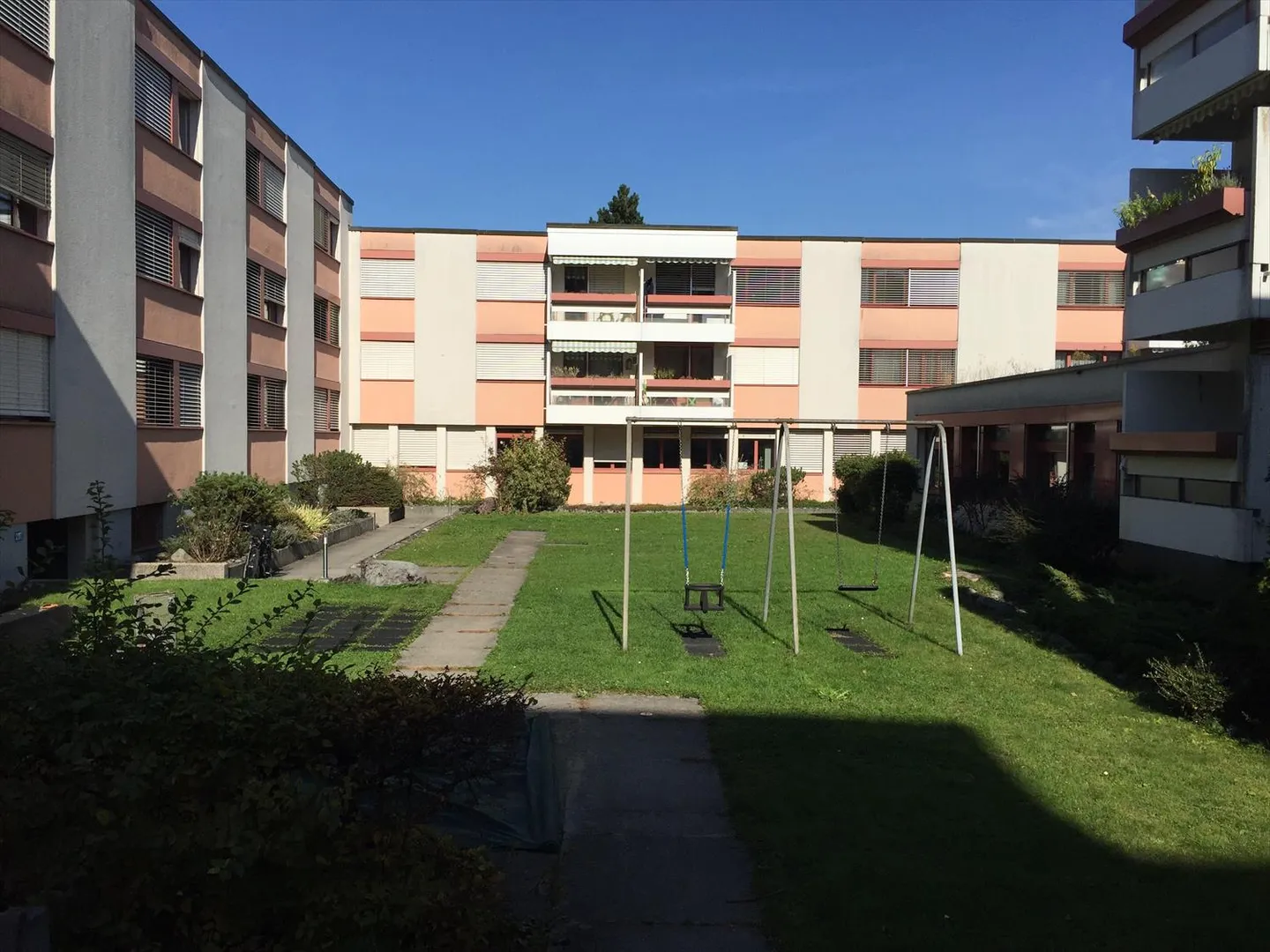 Parkplatz im Freien mieten - Foto 2 von 4