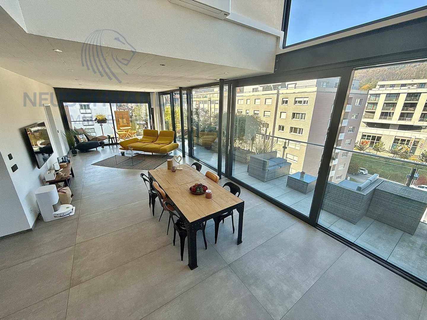 Stunning duplex penthouse with 2 underground parking spaces - Photo 15 of 39