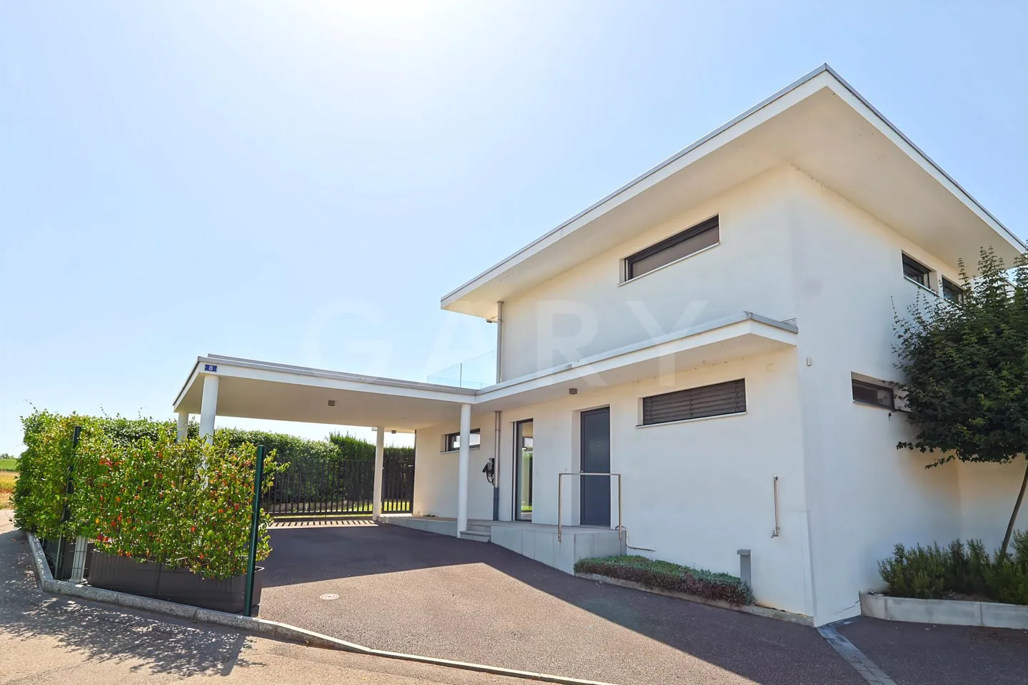 EXCLUSIVITY - Contemporary house in a quiet area - Photo 2 of 13