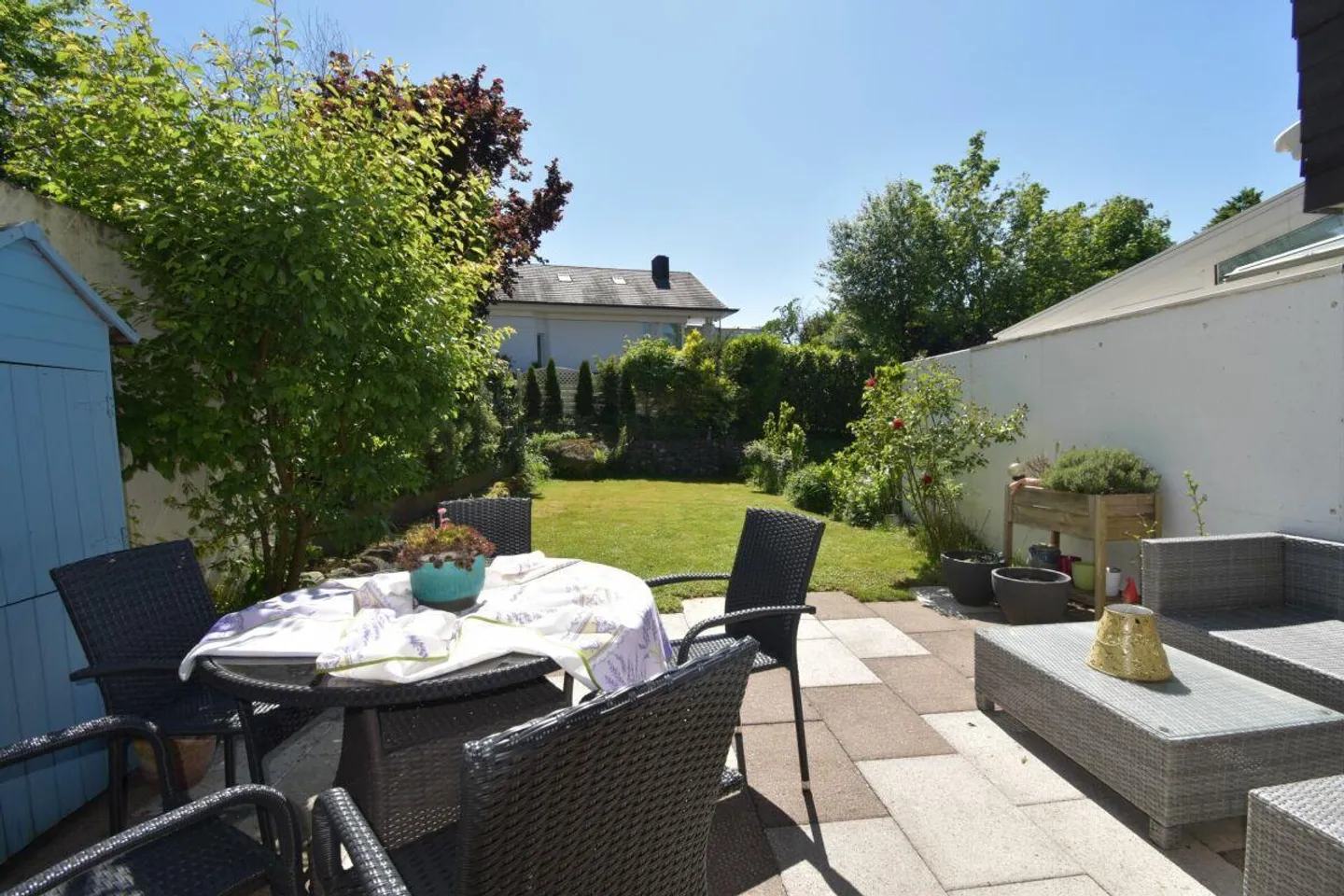 Modernes Reiheneinfamilienhaus mit Gemeinschaftspool - Foto 1 von 15