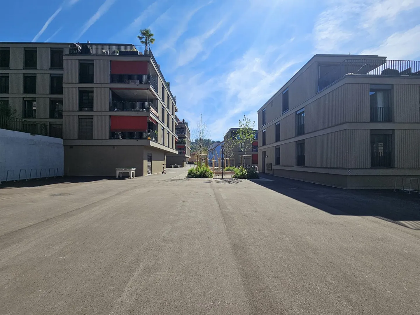 Appartamento luminoso e moderno di 5,5 stanze con loggia a Gümligen! - Foto 2 di 12