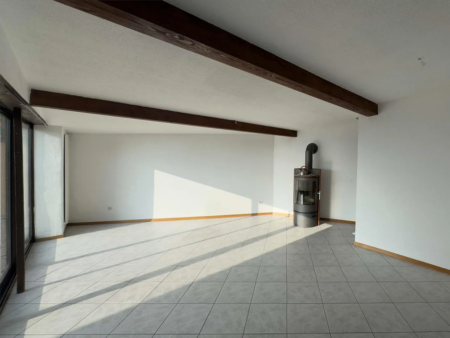 Großes Einfamilienhaus im Grünen in Aranno - Foto 5 von 8