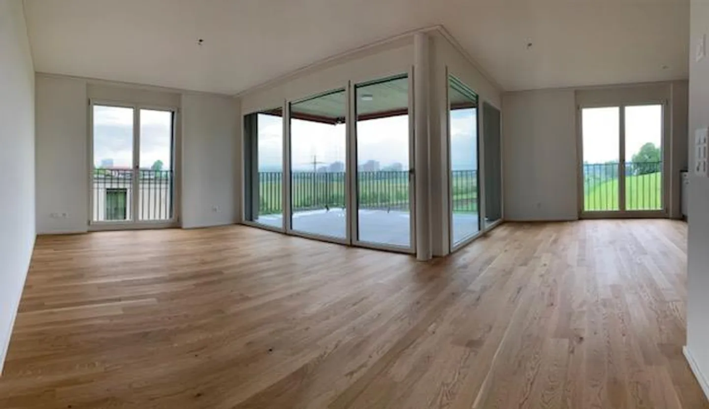 Appartamento luminoso e moderno di 5,5 stanze con loggia a Gümligen! - Foto 4 di 12