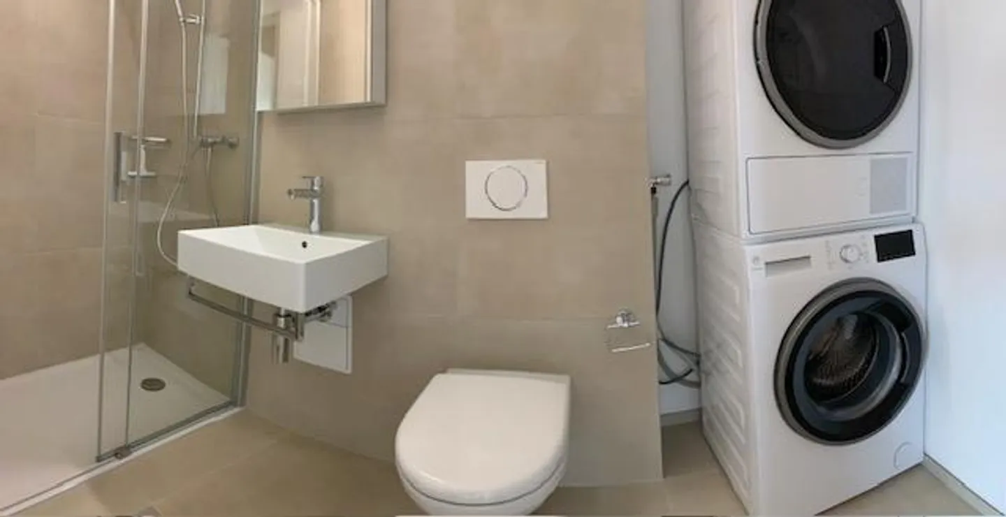 Appartamento luminoso e moderno di 5,5 stanze con loggia a Gümligen! - Foto 7 di 12