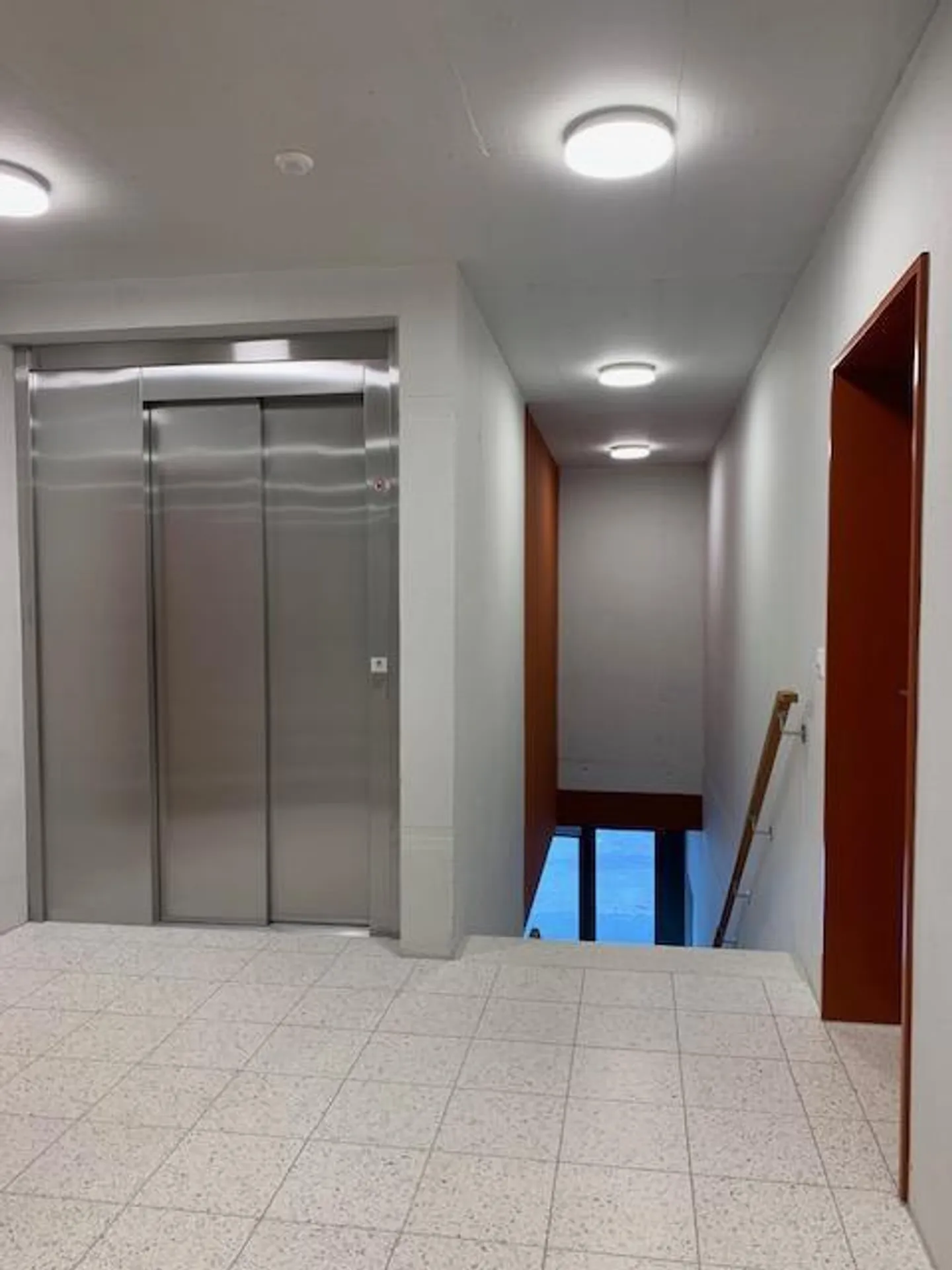 Appartamento luminoso e moderno di 5,5 stanze con loggia a Gümligen! - Foto 11 di 12