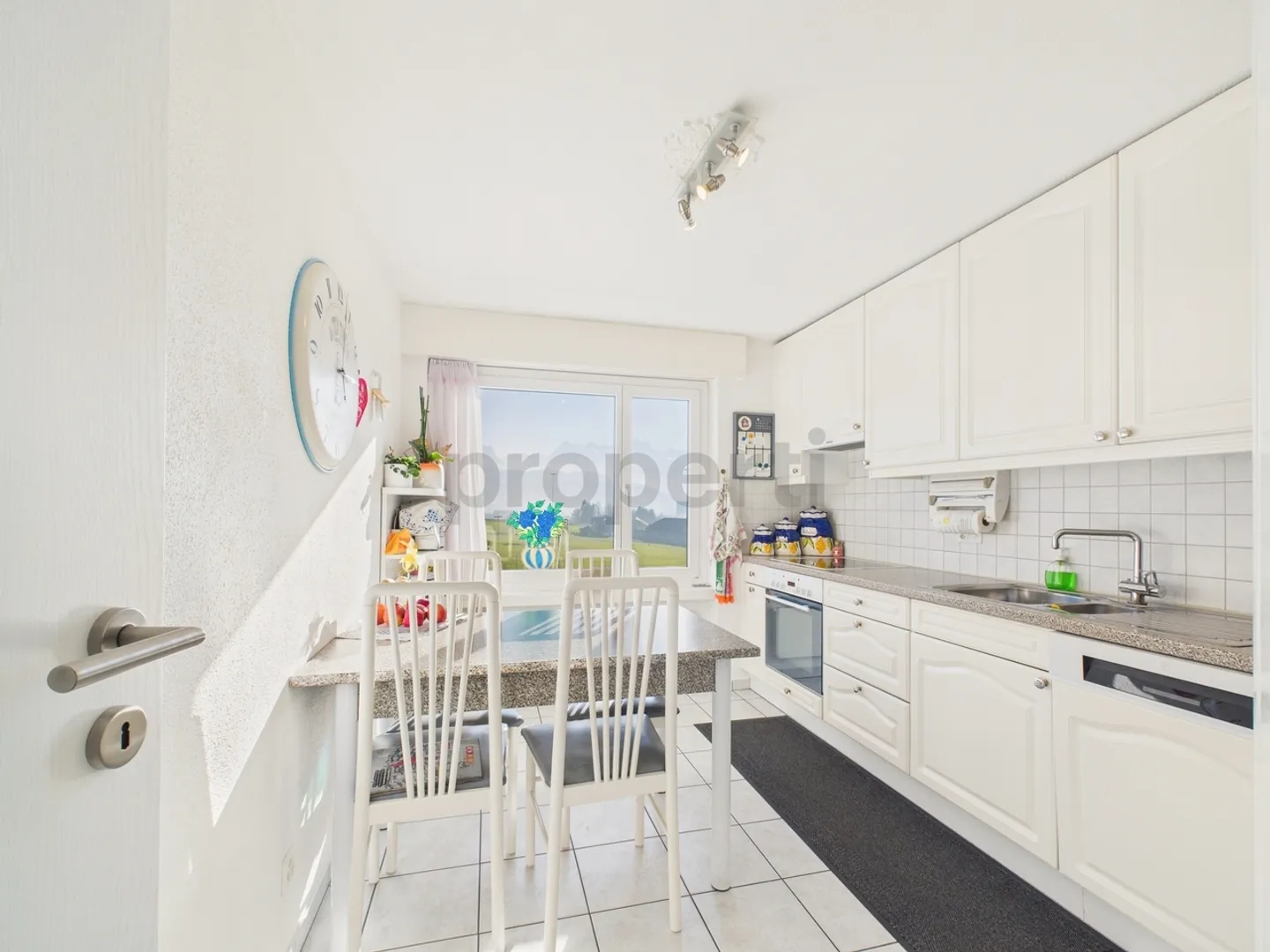 Appartement Charmant avec Vue sur Montagne - Photo 4 sur 13