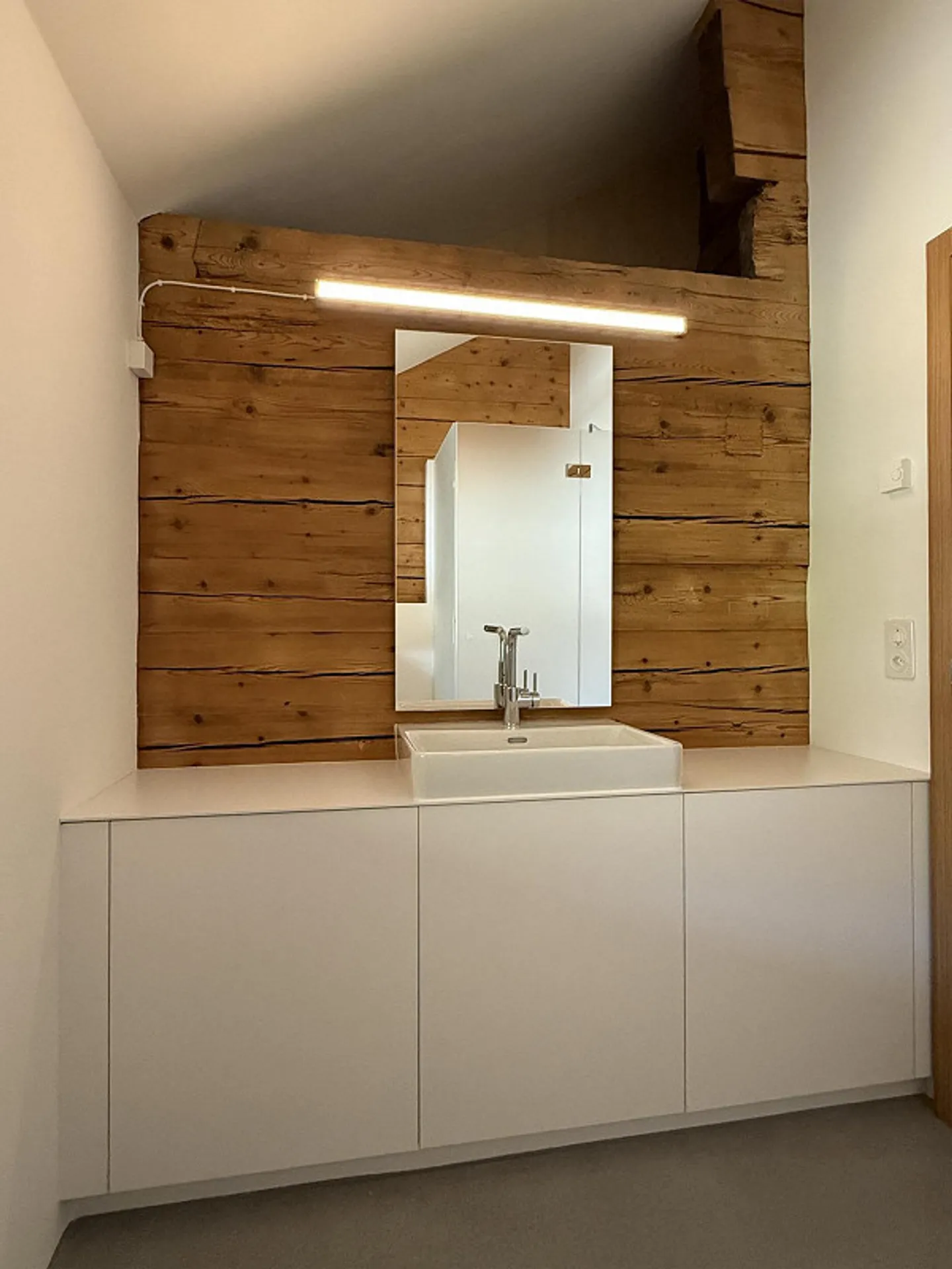 Grosszügige Dachwohnung mit Gartenanteil (Erst- oder Zweitwhg.) - Foto 6 von 14