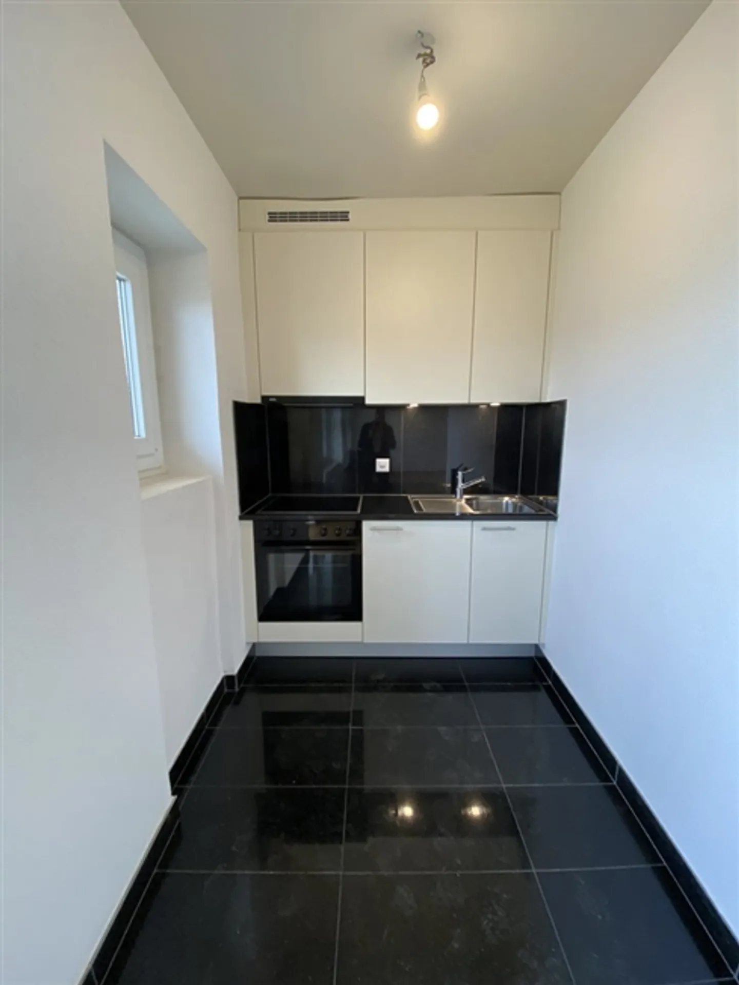 NUOVO APPARTAMENTO 1,5 STANZE A 15 MINUTI DAL CENTRO CITTÀ - Foto 2 di 6