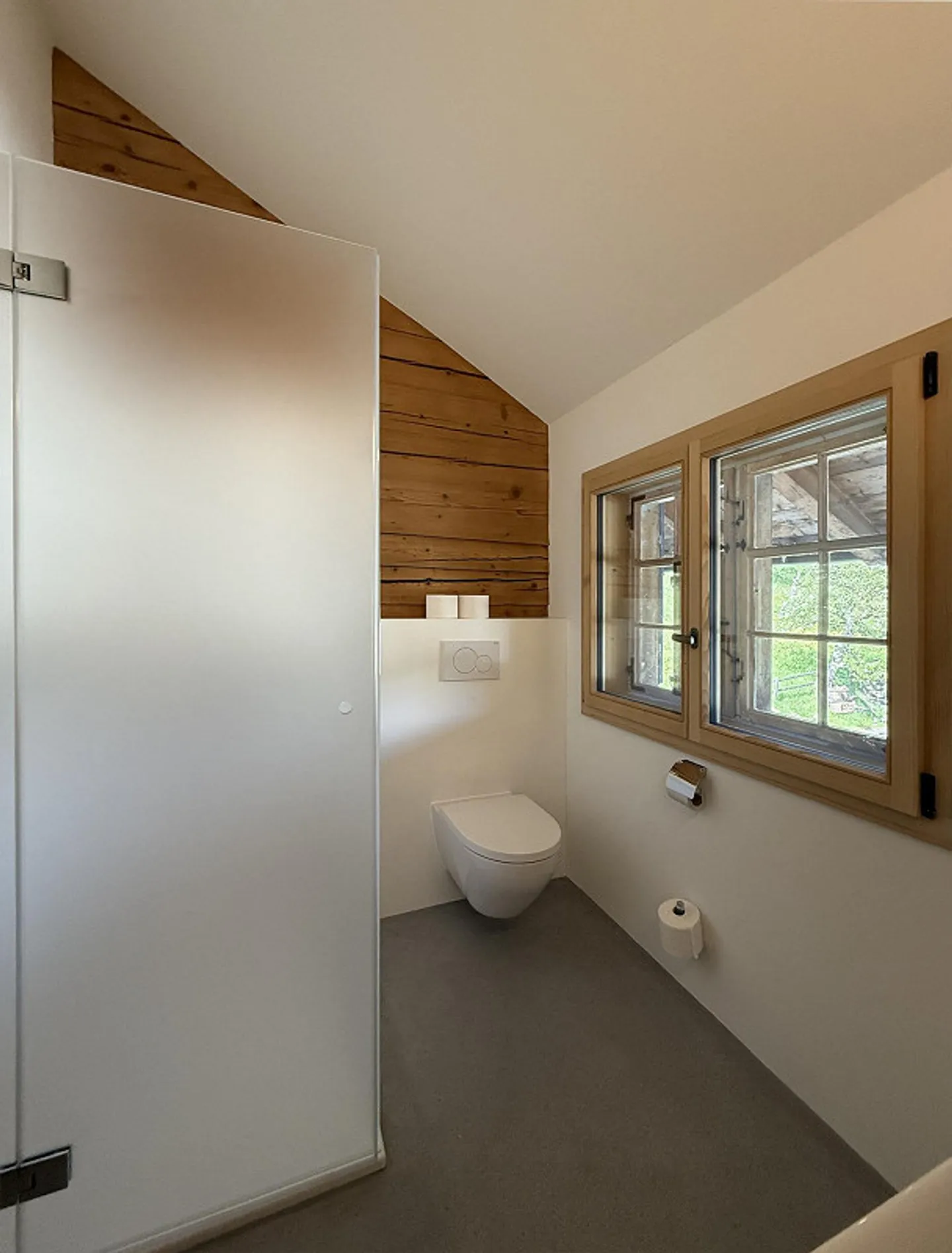 Grosszügige Dachwohnung mit Gartenanteil (Erst- oder Zweitwhg.) - Foto 7 von 14