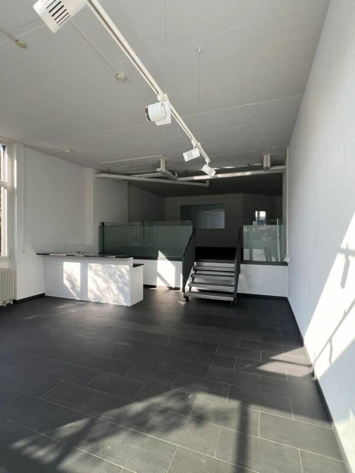 RETAIL SPACE - OFFICE - SHOWROOM - Photo 8 of 13