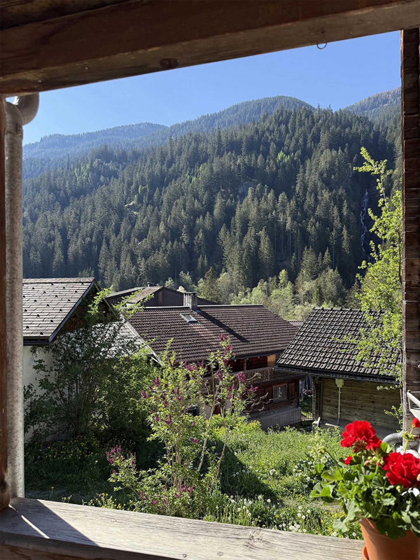 Grosszügige Dachwohnung mit Gartenanteil (Erst- oder Zweitwhg.) - Foto 9 von 14