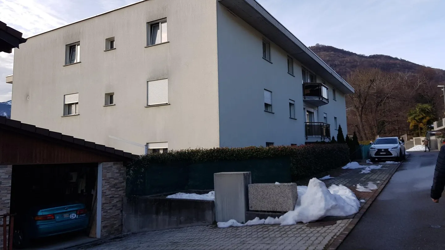 Places de stationnement extérieures à CHF 80.-- Disponibles immédiatement - Photo 1 sur 1