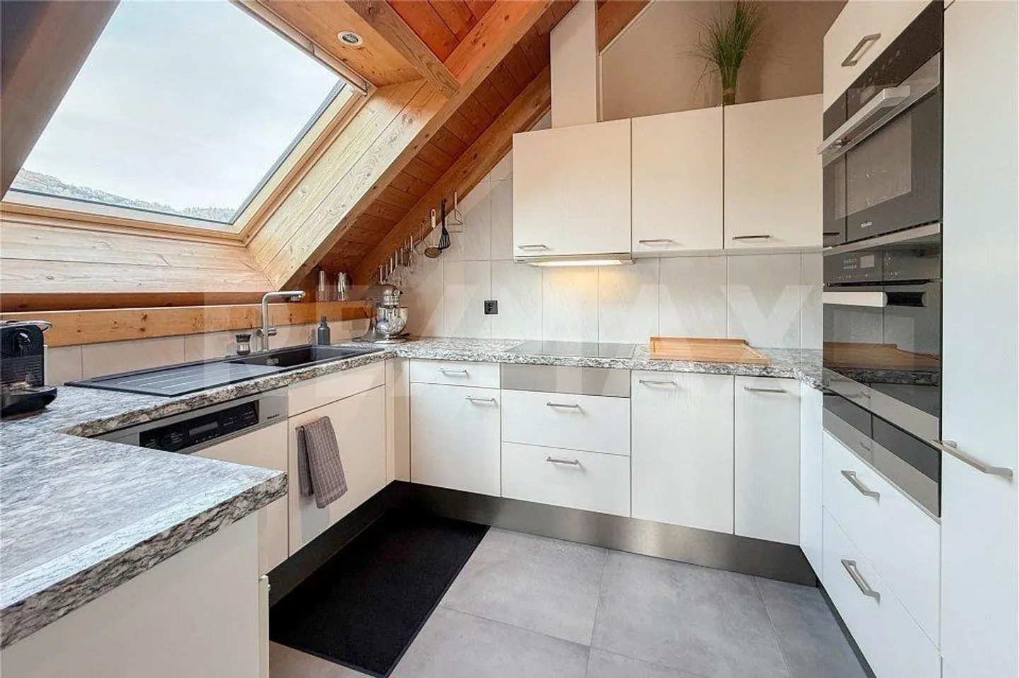 High-quality modernized maisonette with plenty of comfort and space - Photo 3 of 13