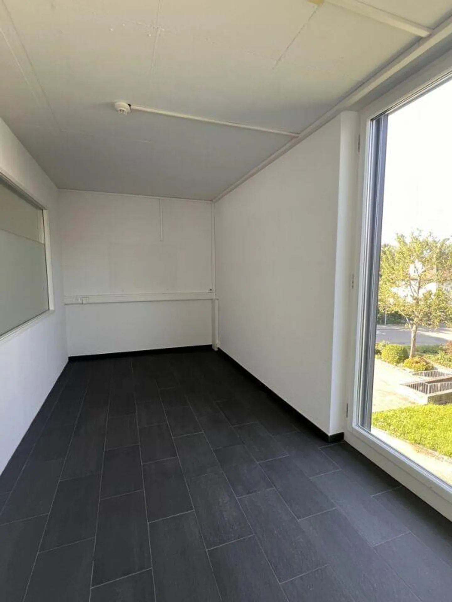 RETAIL SPACE - OFFICE - SHOWROOM - Photo 11 of 13