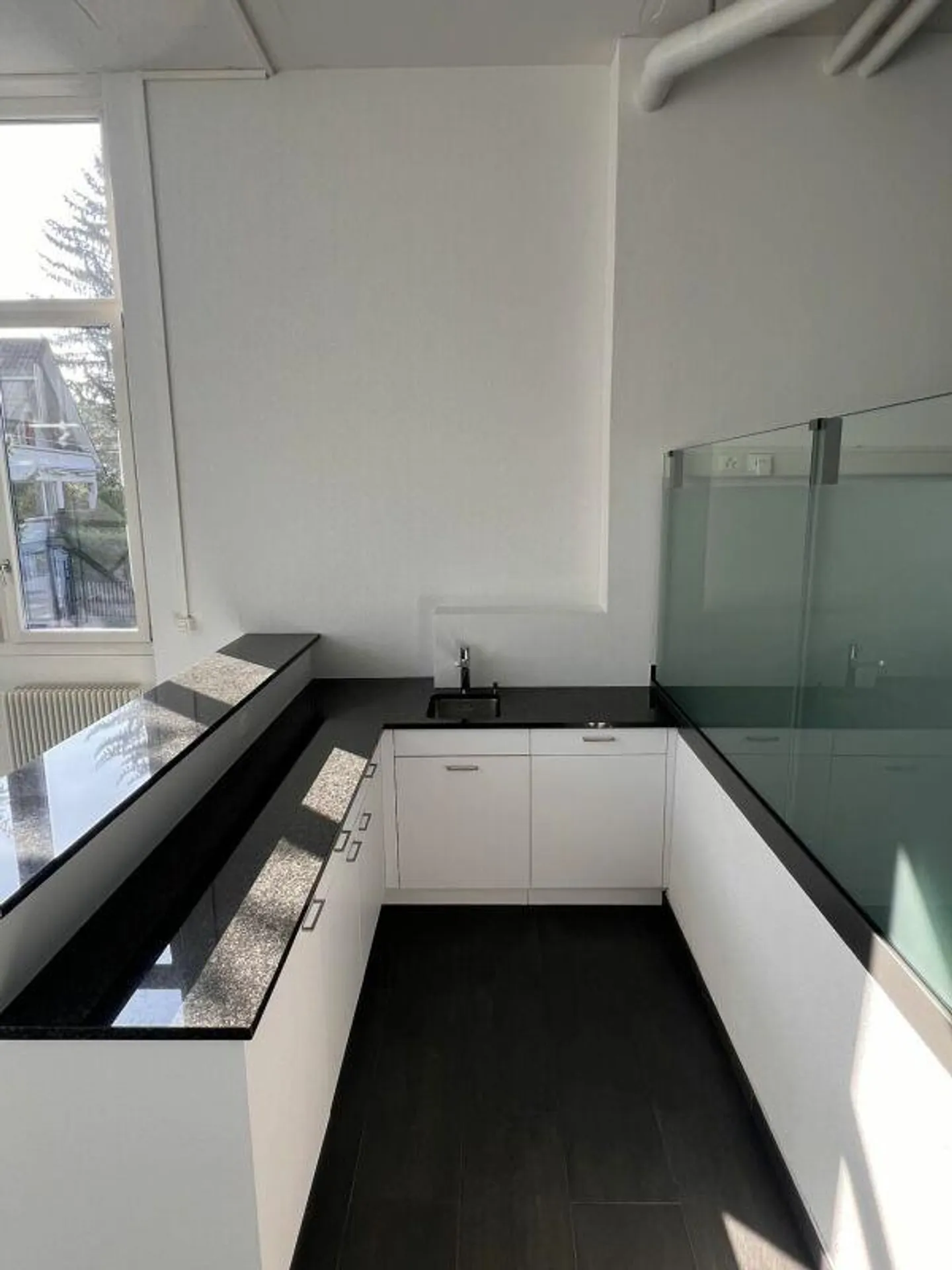 RETAIL SPACE - OFFICE - SHOWROOM - Photo 12 of 13