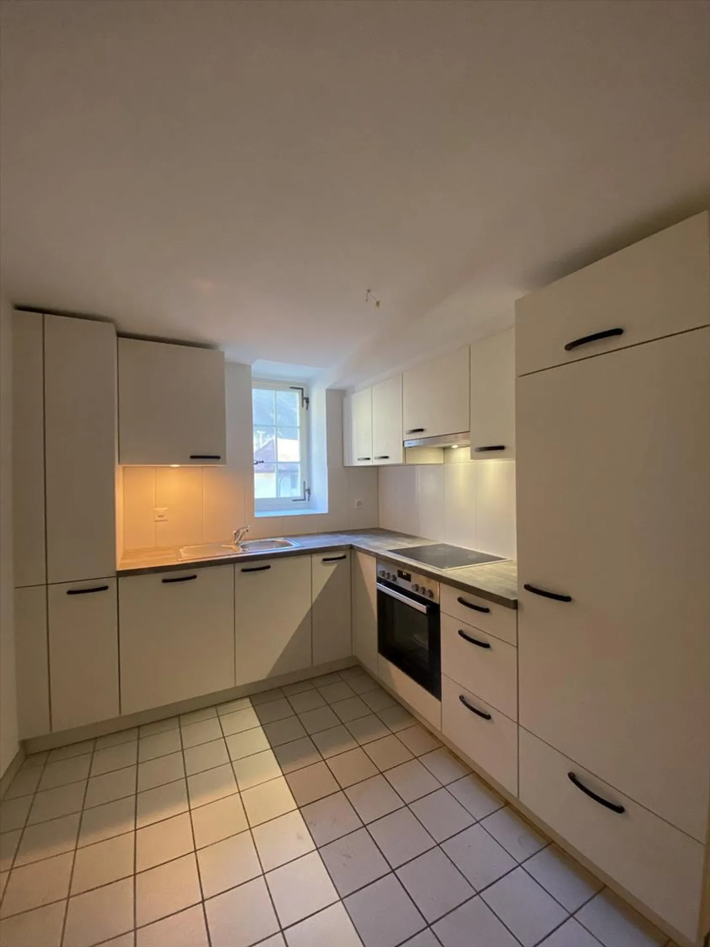 03957 - Appart. 2,5 PCES - PLATZ PETIT ST-JEAN 37 - FRIBOURG - Foto 4 von 6