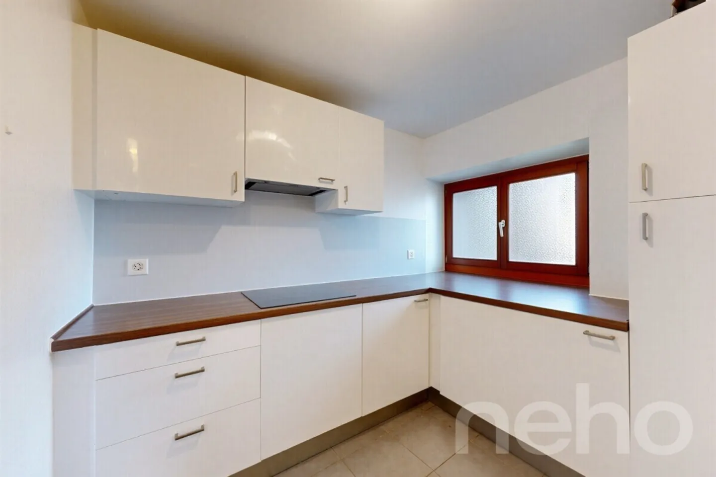 Charming studio of 34 m² with parking space and large cellar - Photo 2 of 10