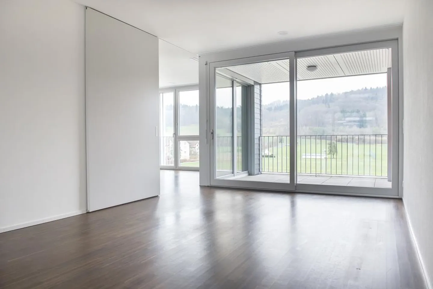 Vie urbaine dans un endroit naturel - Photo 3 sur 7